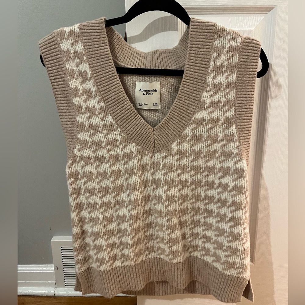 Abercrombie v-neck sweater vest